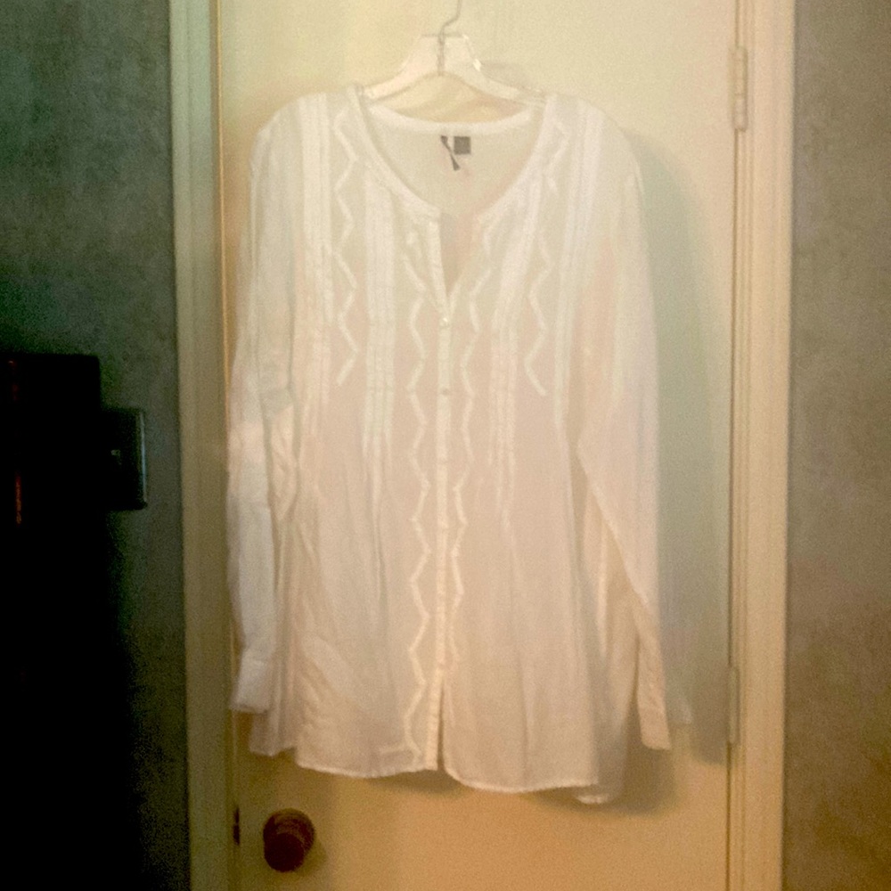 ISDA white cotton top with long sleeves
